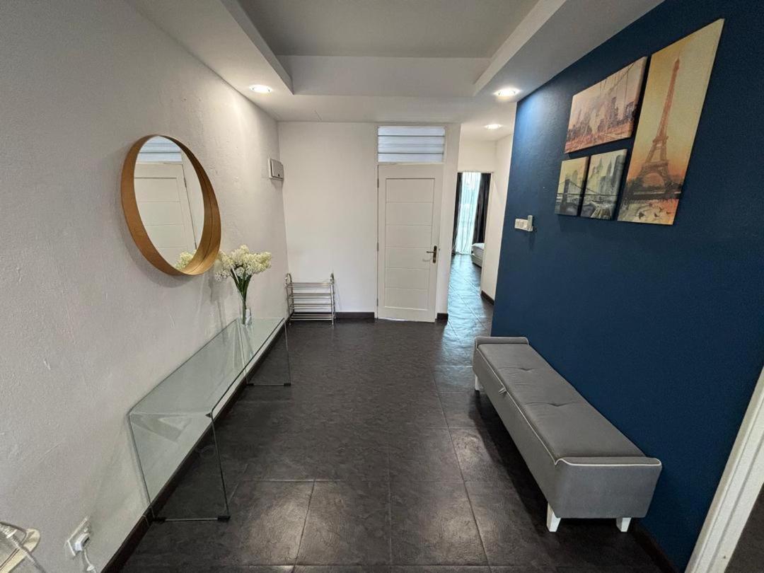 In The Heart Of Georgetown, 2-7 Pax Family Holiday home *